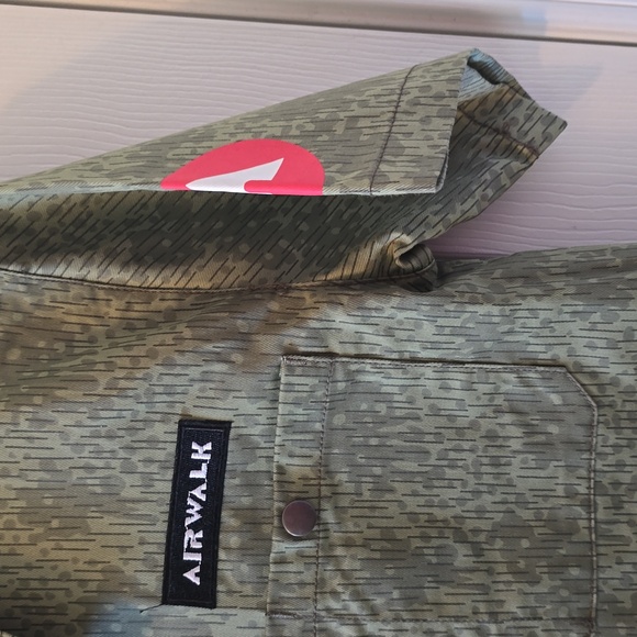 AIRWALK BRAND MENS UTILITY WOVEN FRONT ZIP GREEN CAMO SHIRT SIZE MEDIUM - Picture 6 of 16